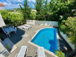 PRIVATE pool and Mediterranean garden apartment 